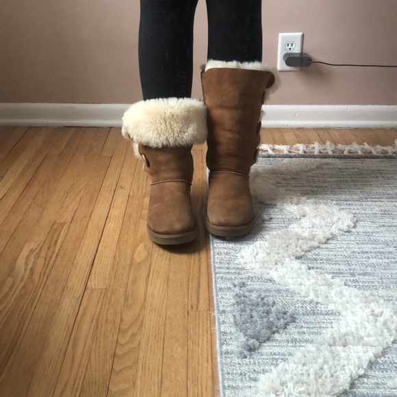 Ugg Size 8 Boots - Picture 2 of 11